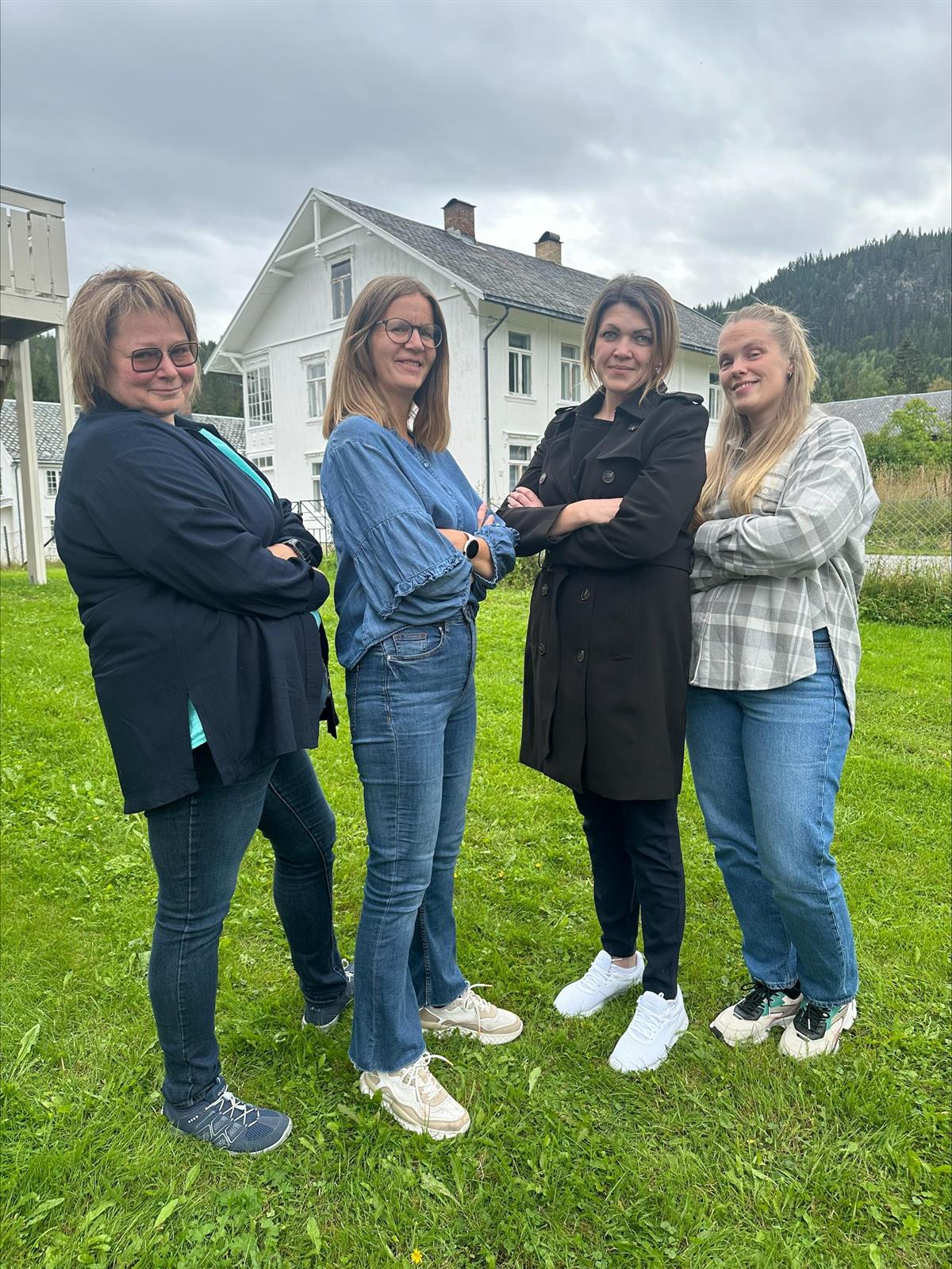 Gro, Ragni, Veronica og Andrea - Klikk for stort bilde